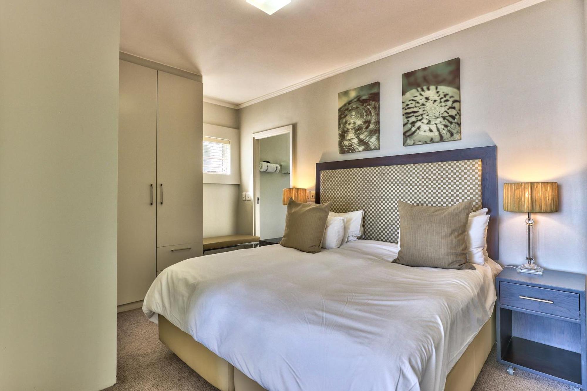 The Crystal Apartments Cape Town Room photo