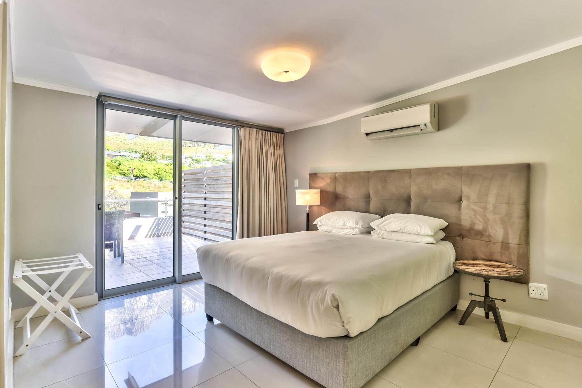 The Crystal Apartments Cape Town Room photo