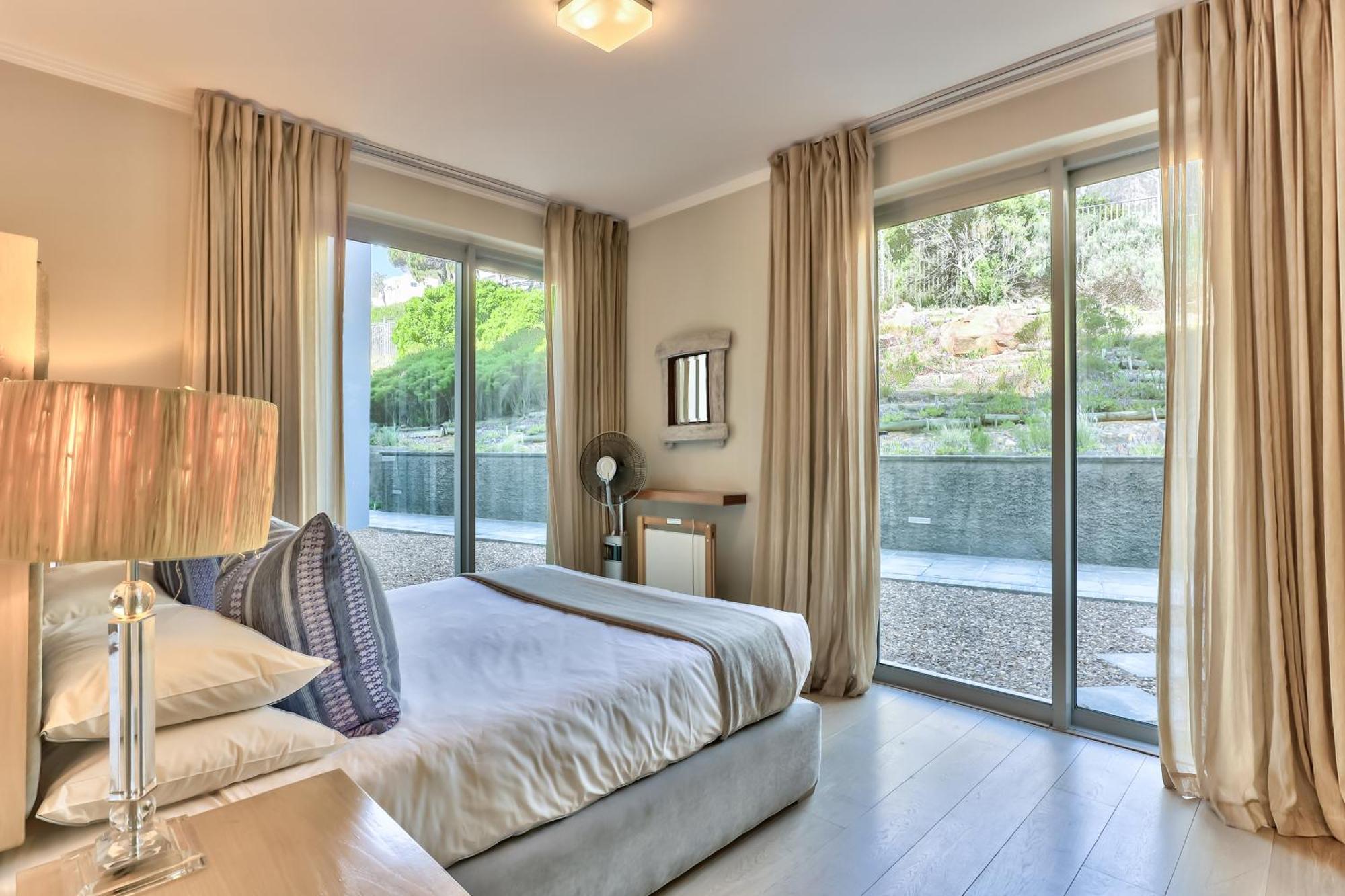 The Crystal Apartments Cape Town Room photo
